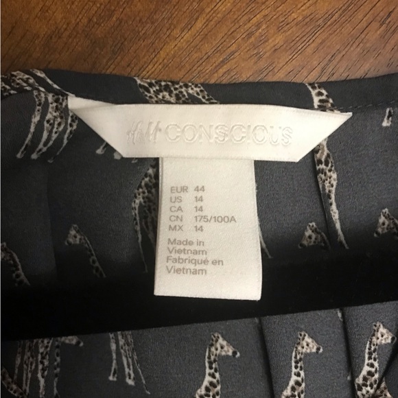 H&M Giraffe Blouse - Picture 3 of 4